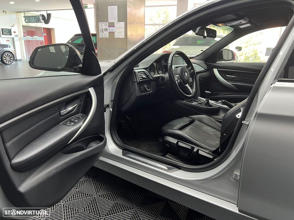 BMW 320 d Touring Pack M - 38
