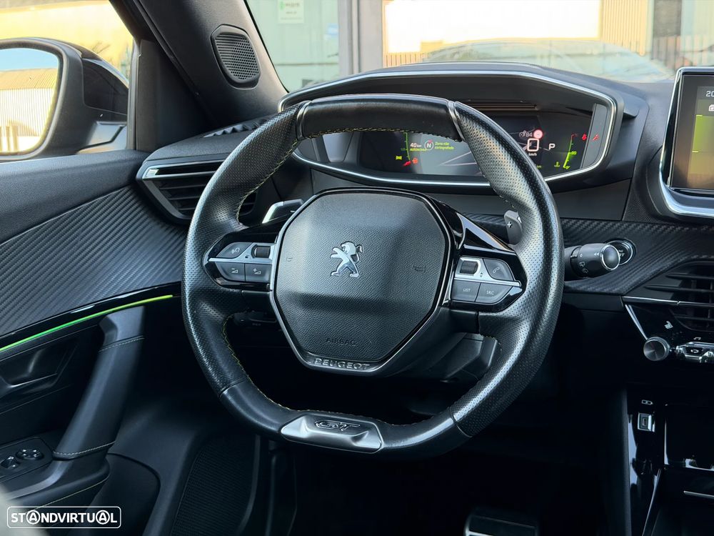 Peugeot 2008 PureTech 130 EAT8 GT - 15