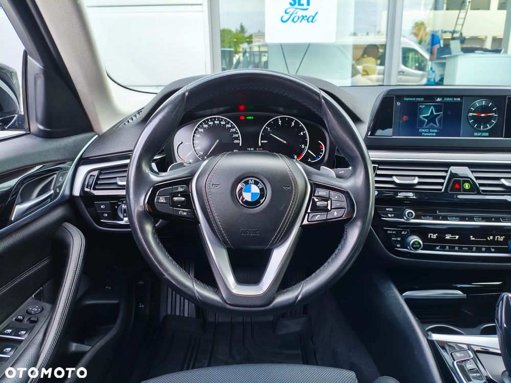 BMW Seria 5 518d Sport Line - 9