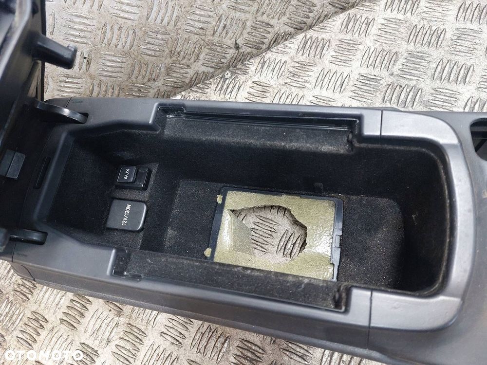 TUNEL ŚRODKOWY PODŁOKIETNIK LEXUS IS II UK - 3