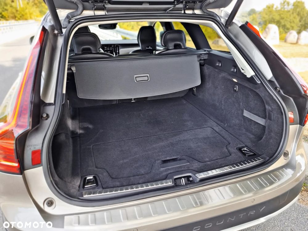 Volvo V90 Cross Country B5 D AWD Ultimate - 16