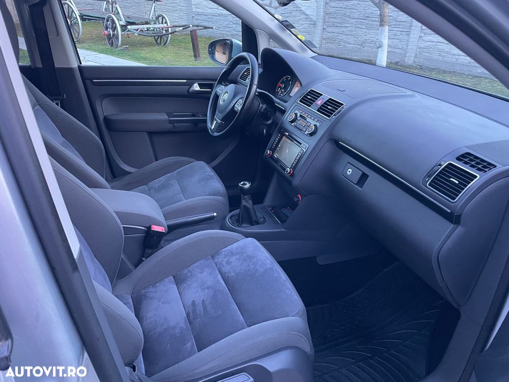 Volkswagen Touran - 18