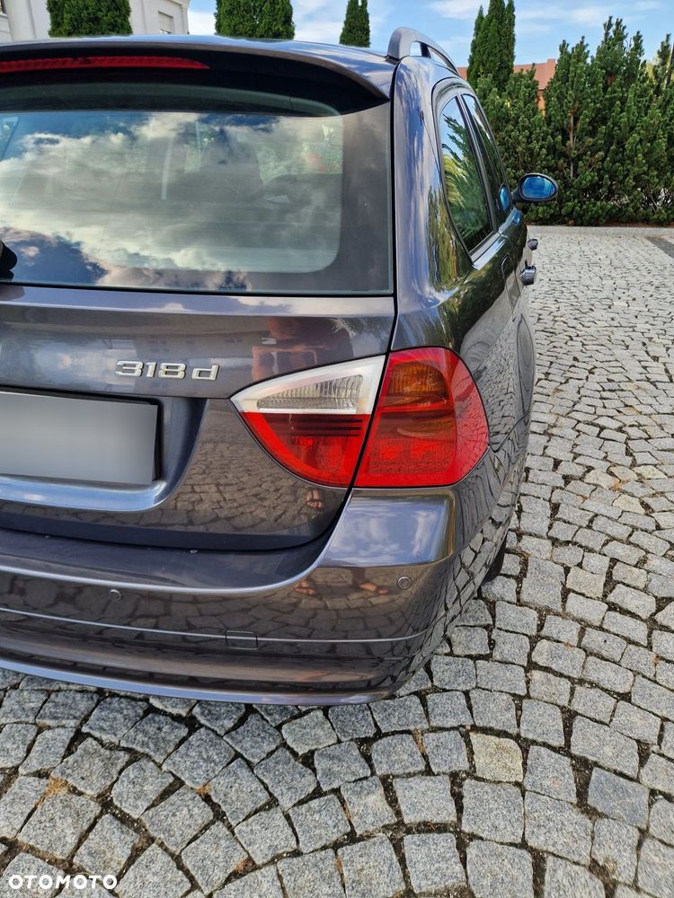 BMW Seria 3 318d - 11