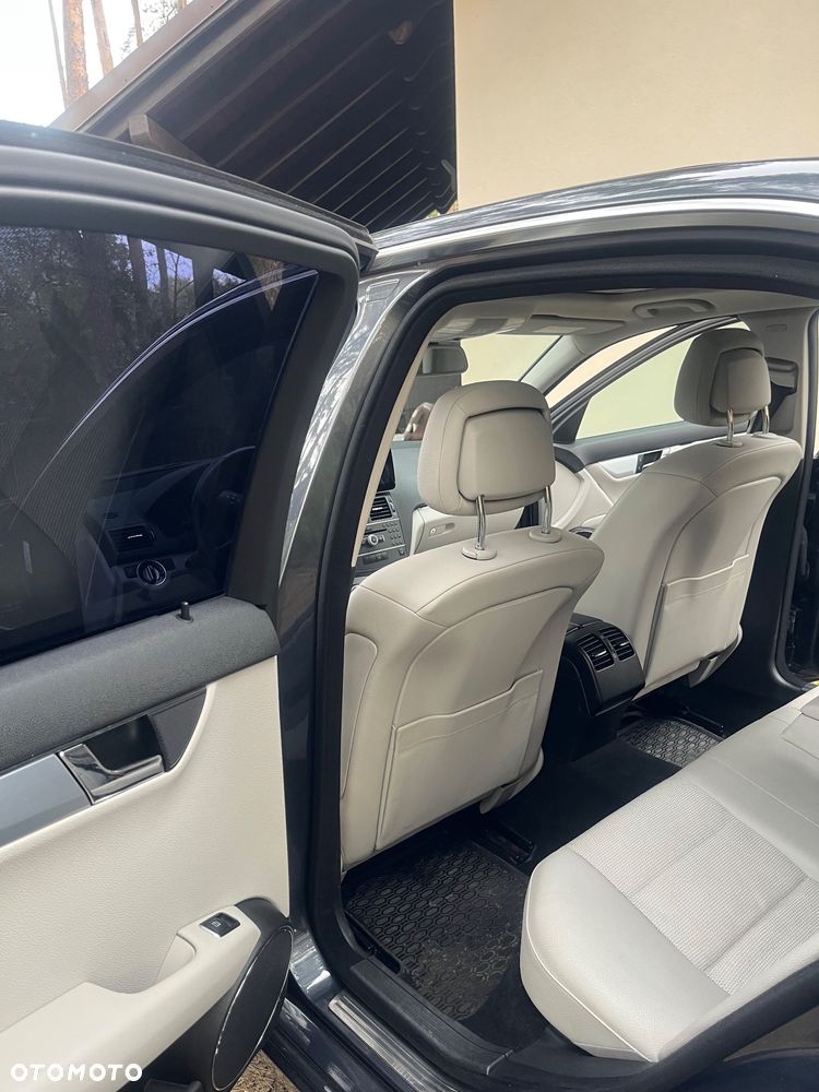 Mercedes-Benz Klasa C 180 CGI Automatik BlueEFFICIENCY Avantgarde - 8