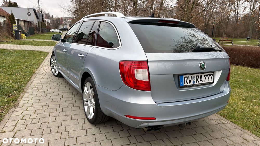 Skoda Superb 2.0 TDI DSG Ambition - 32