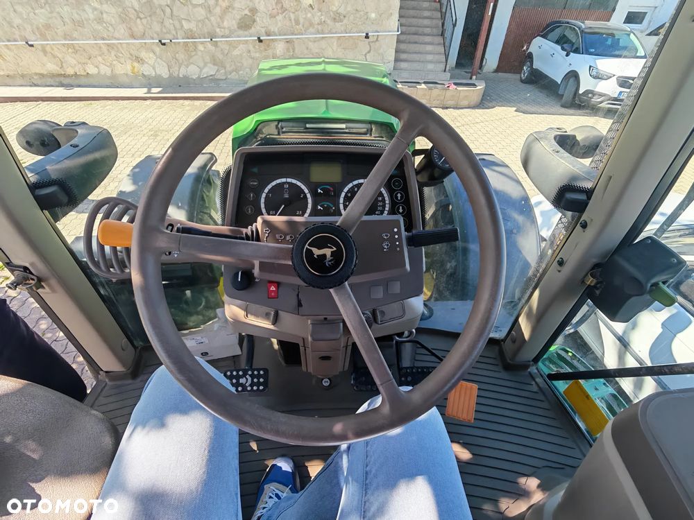 John Deere 6125M - 13