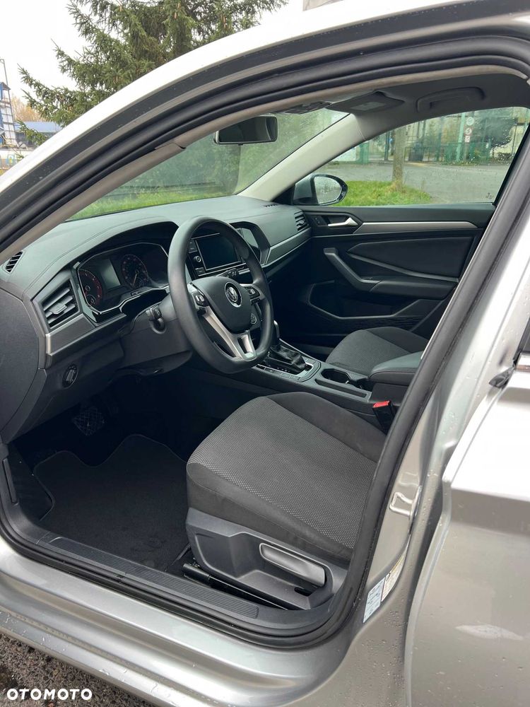 Volkswagen Jetta - 5