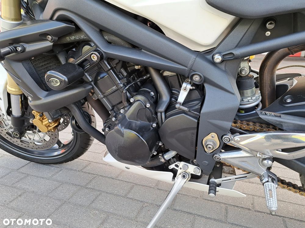 Triumph Street Triple - 12