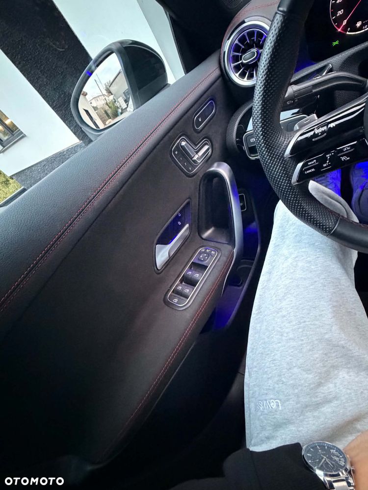Mercedes-Benz CLA - 12