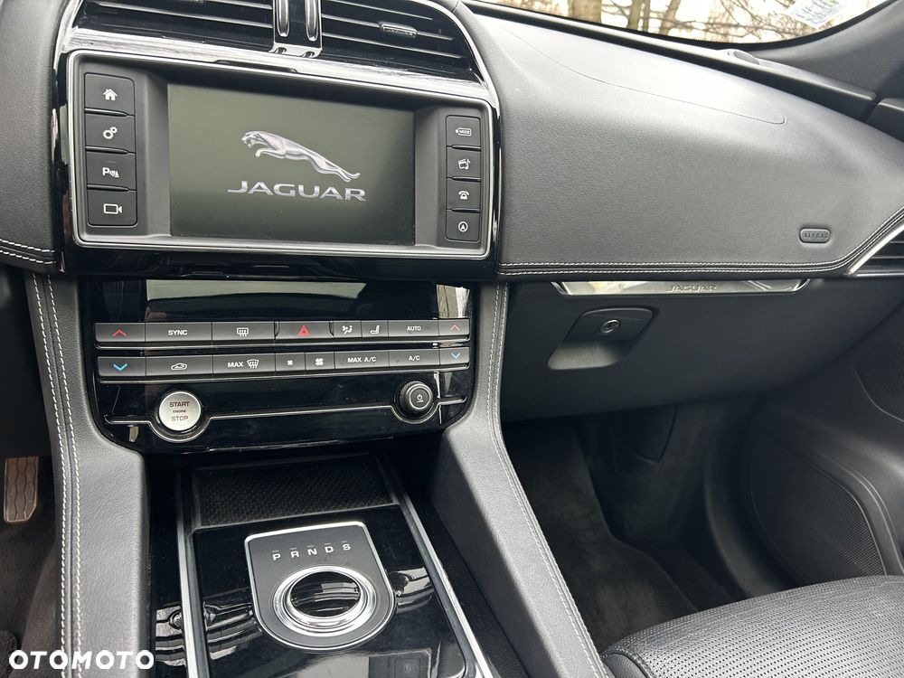 Jaguar F-Pace 2.0 i4D AWD R-Sport - 33