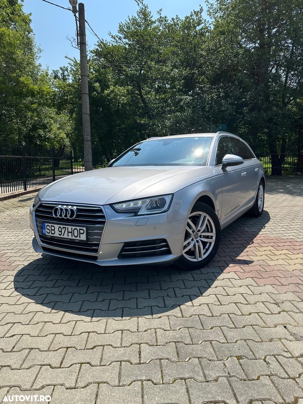 Audi A4 - 1