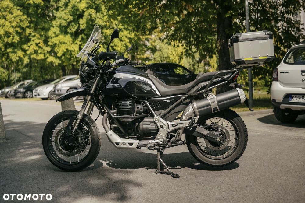 Moto Guzzi V85 - 1