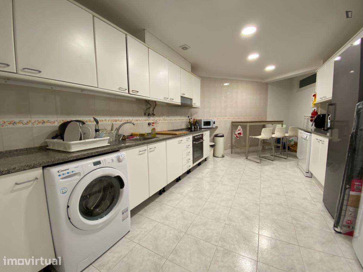 Quarto - localizado em Penha de França Lisbon - Grande imagem: 3/13