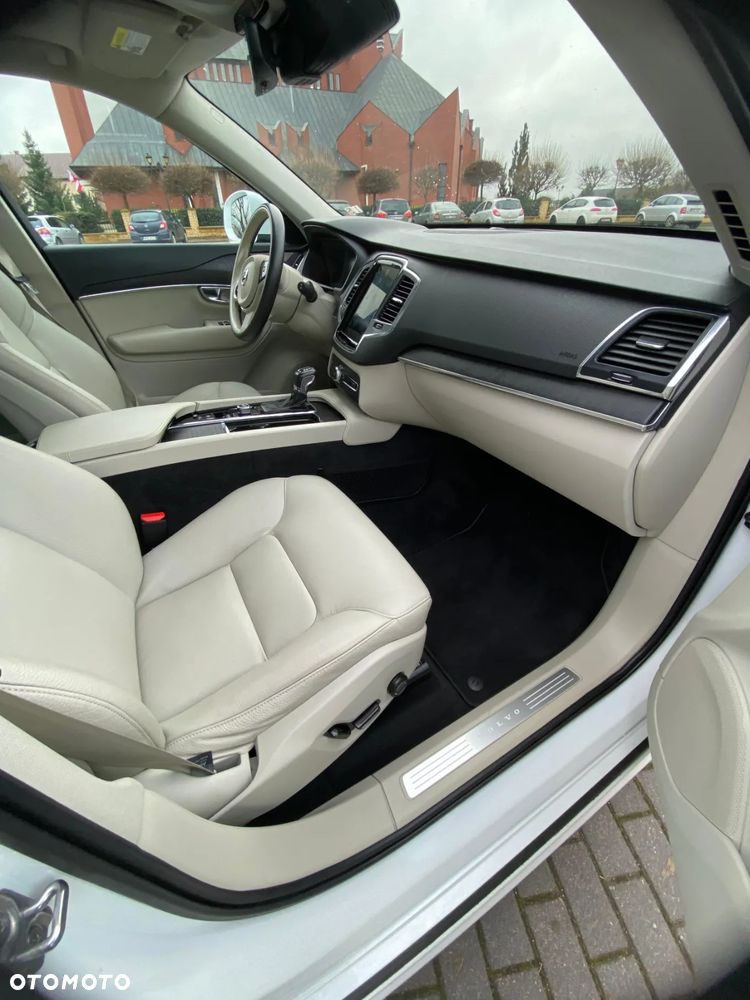 Volvo XC 90 T5 AWD Geartronic Momentum - 4