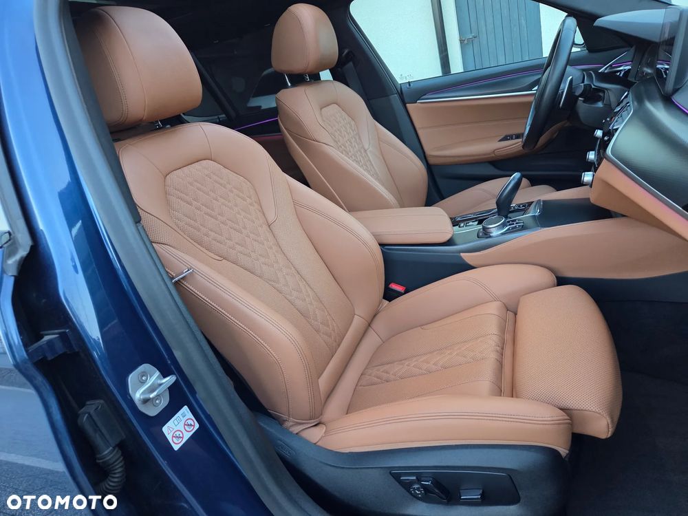 BMW Seria 5 520d xDrive Touring M Sport Edition - 20