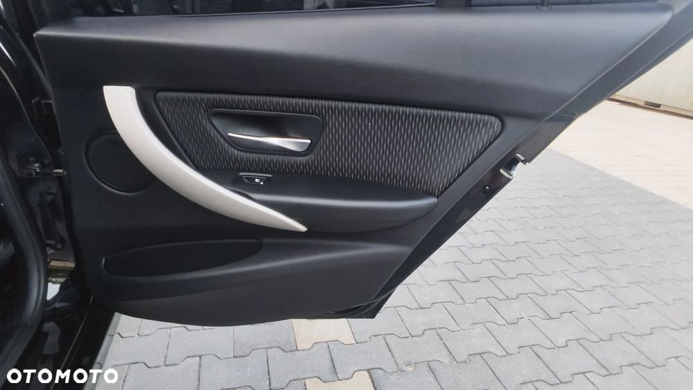 BMW Seria 3 318d Edition Luxury Line Purity - 40