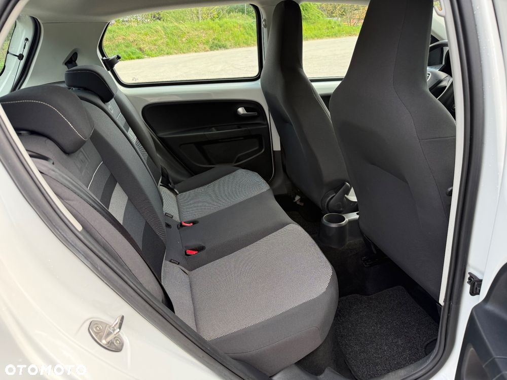 Volkswagen up! Active - 12