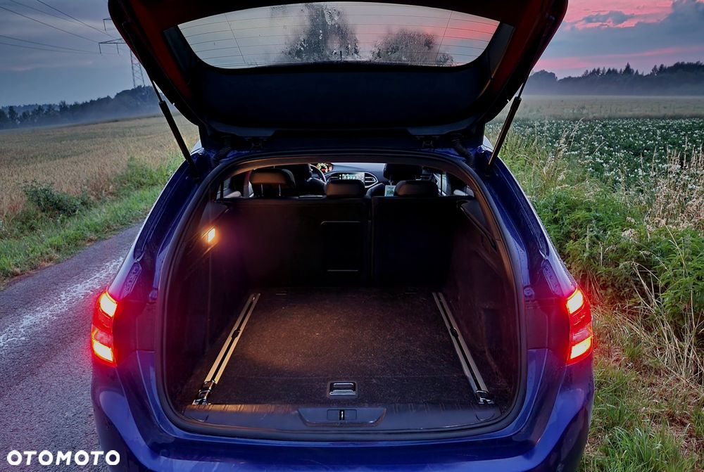 Peugeot 308 - 8