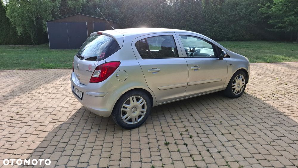 Opel Corsa 1.4 16V Essentia - 2