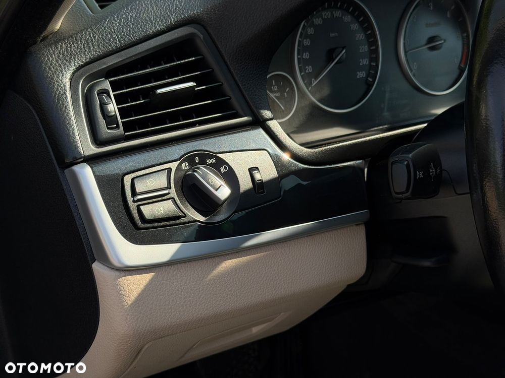 BMW Seria 5 530d xDrive - 22