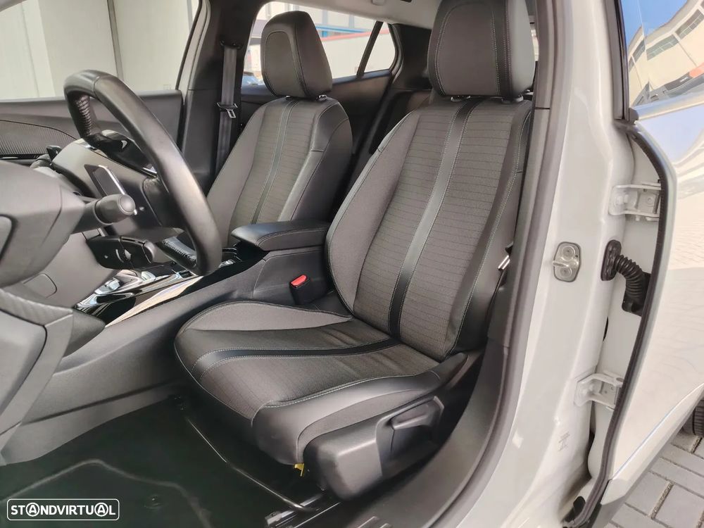 Peugeot 2008 PureTech 130 EAT8 Allure - 14