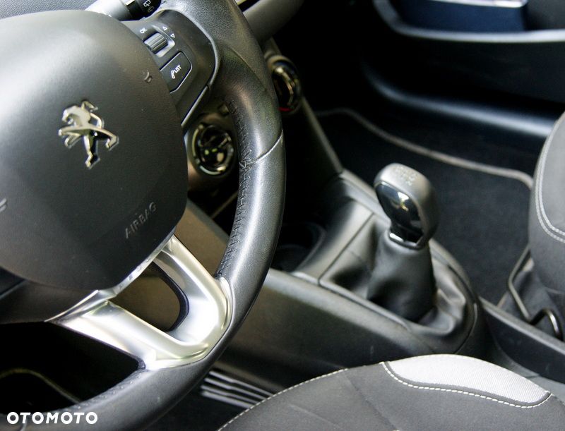 Peugeot 208 PureTech 82 Start & Stop Allure - 22