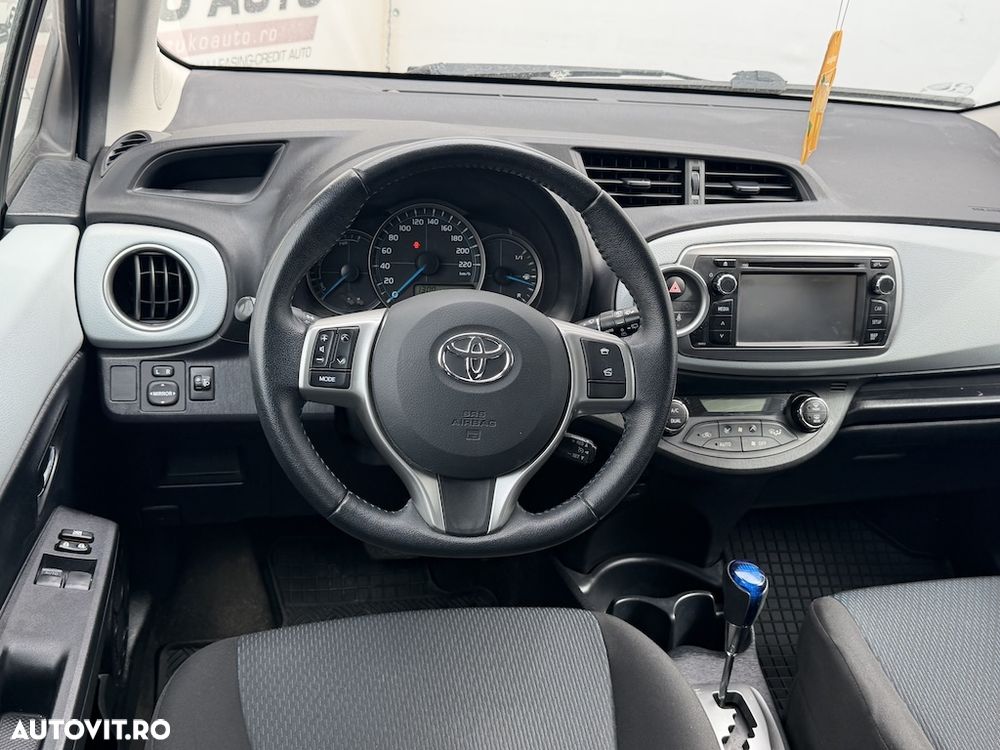Toyota Yaris 1.5 VVT-i HSD Luna - 7