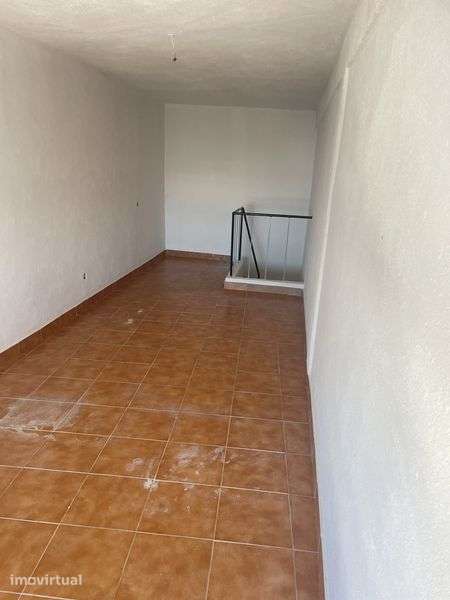 Garagem e MEZANINE  e WC - Grande imagem: 4/5