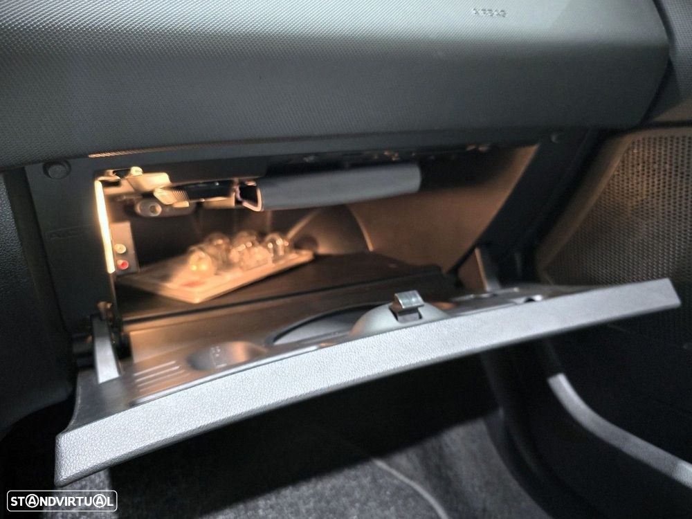 Peugeot 308 CC 155 THP Auto Roland Garros - 26