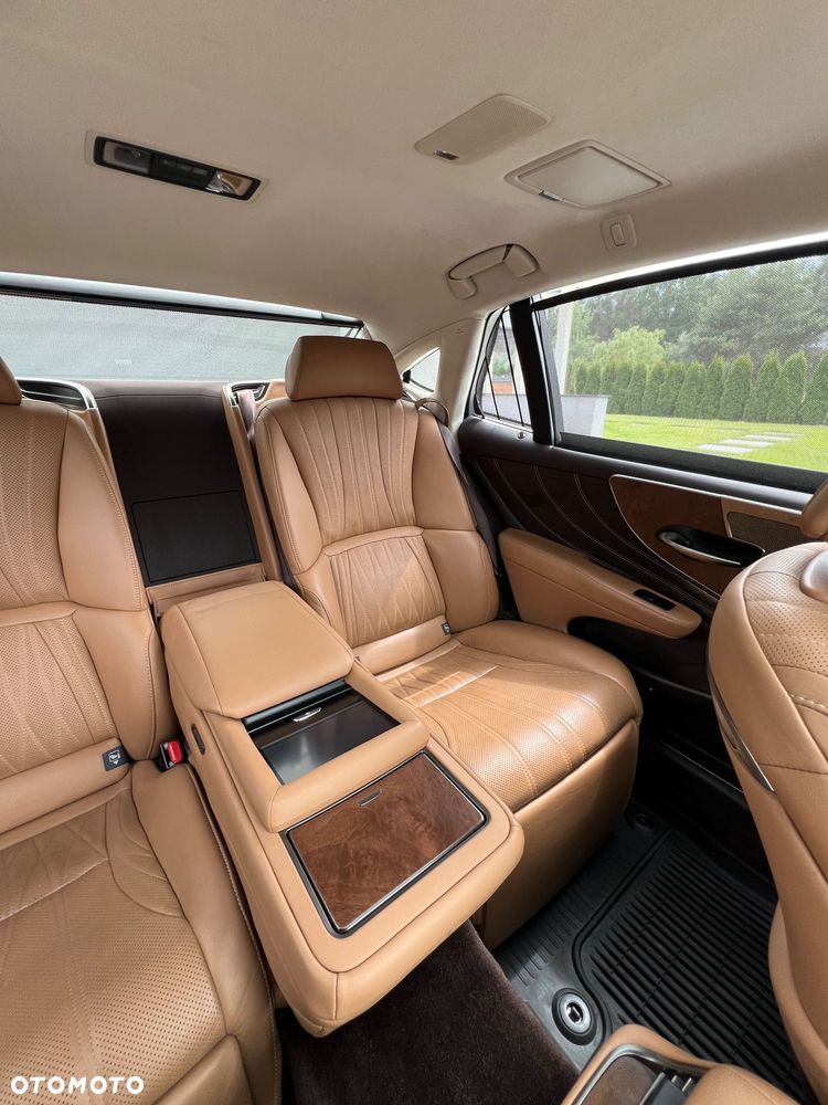 Lexus LS - 14