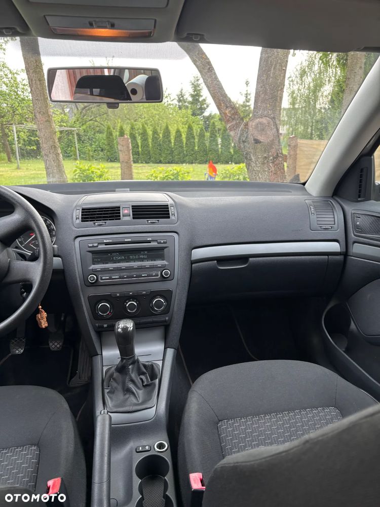 Skoda Octavia 1.6 Combi - 9