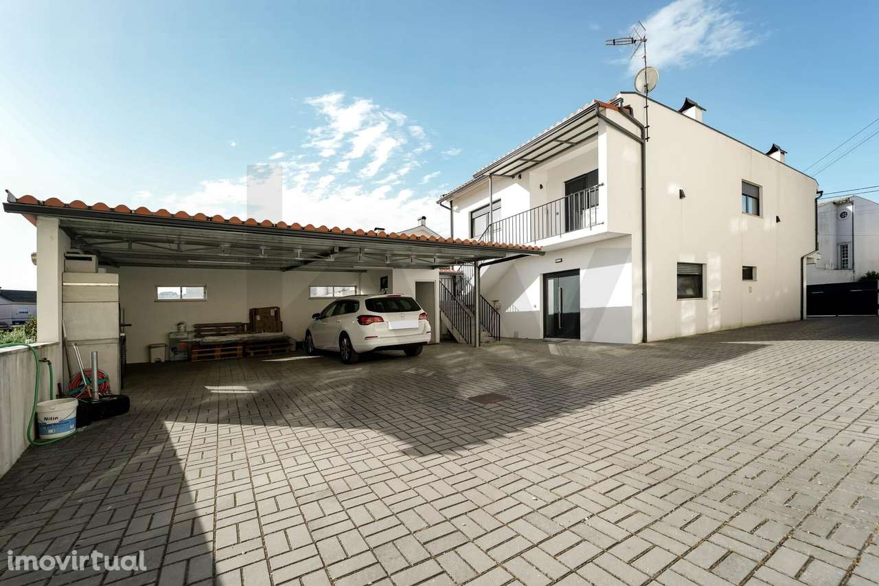 Moradia T4 com terreno, zona exterior equipada e anexos em Coimbra, Sã - Grande imagem: 4/35