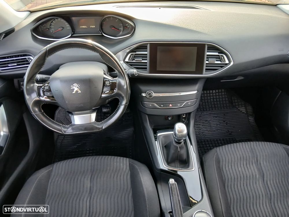 Peugeot 308 1.6 e-HDi Allure - 6
