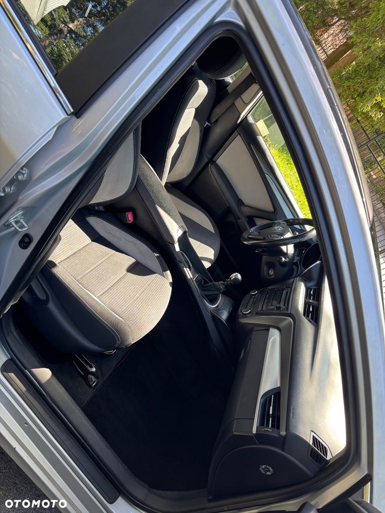 Toyota Avensis 2.0 D-4D Premium - 11