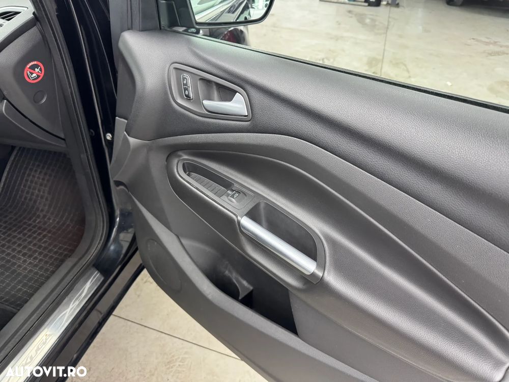 Ford Kuga 2.0 TDCi 4x4 Aut. Titanium - 26