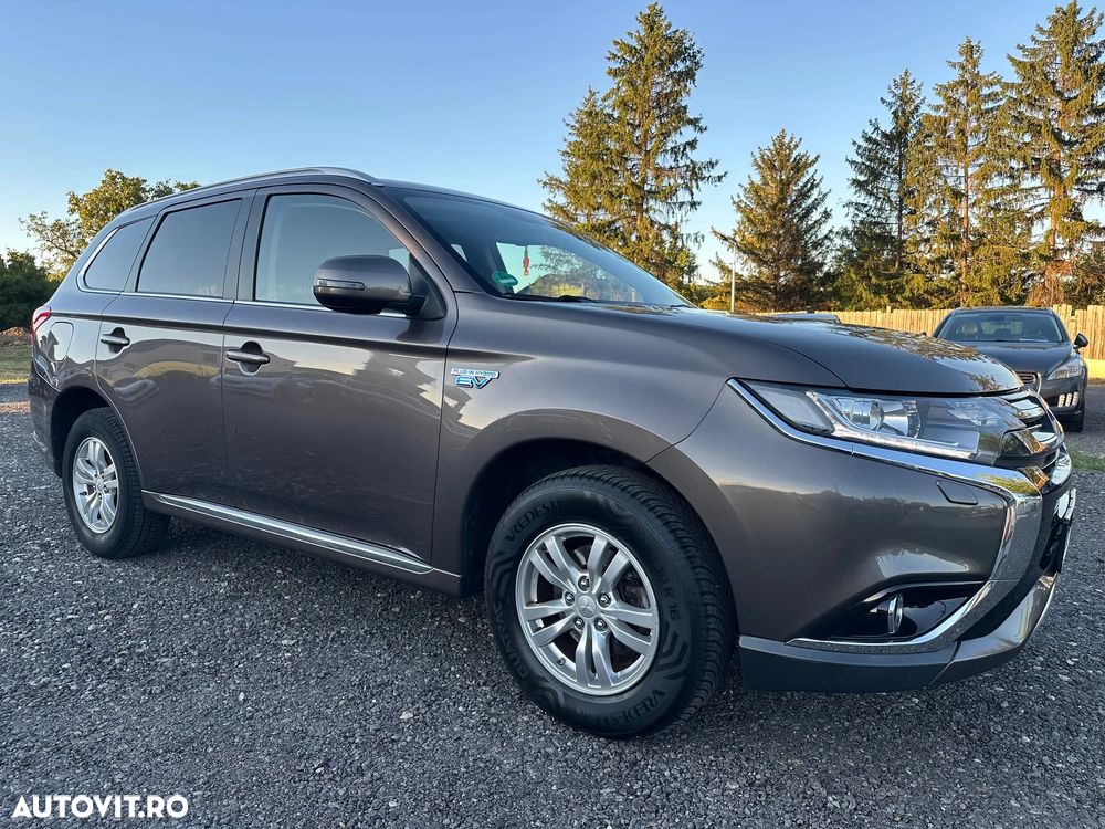 Mitsubishi Outlander 2.0 4WD Plug-In Hybrid Top - 4