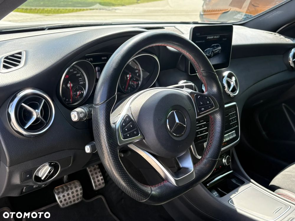 Mercedes-Benz GLA 180 7G-DCT AMG Line - 24