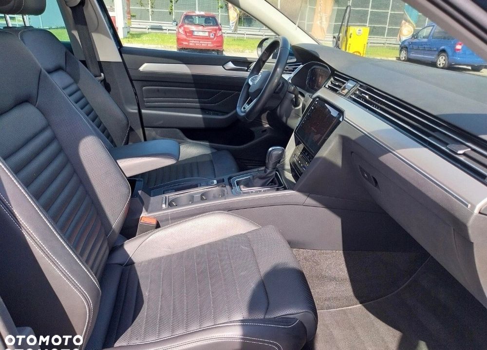 Volkswagen Passat 2.0 TDI SCR DSG 4Motion Elegance - 10