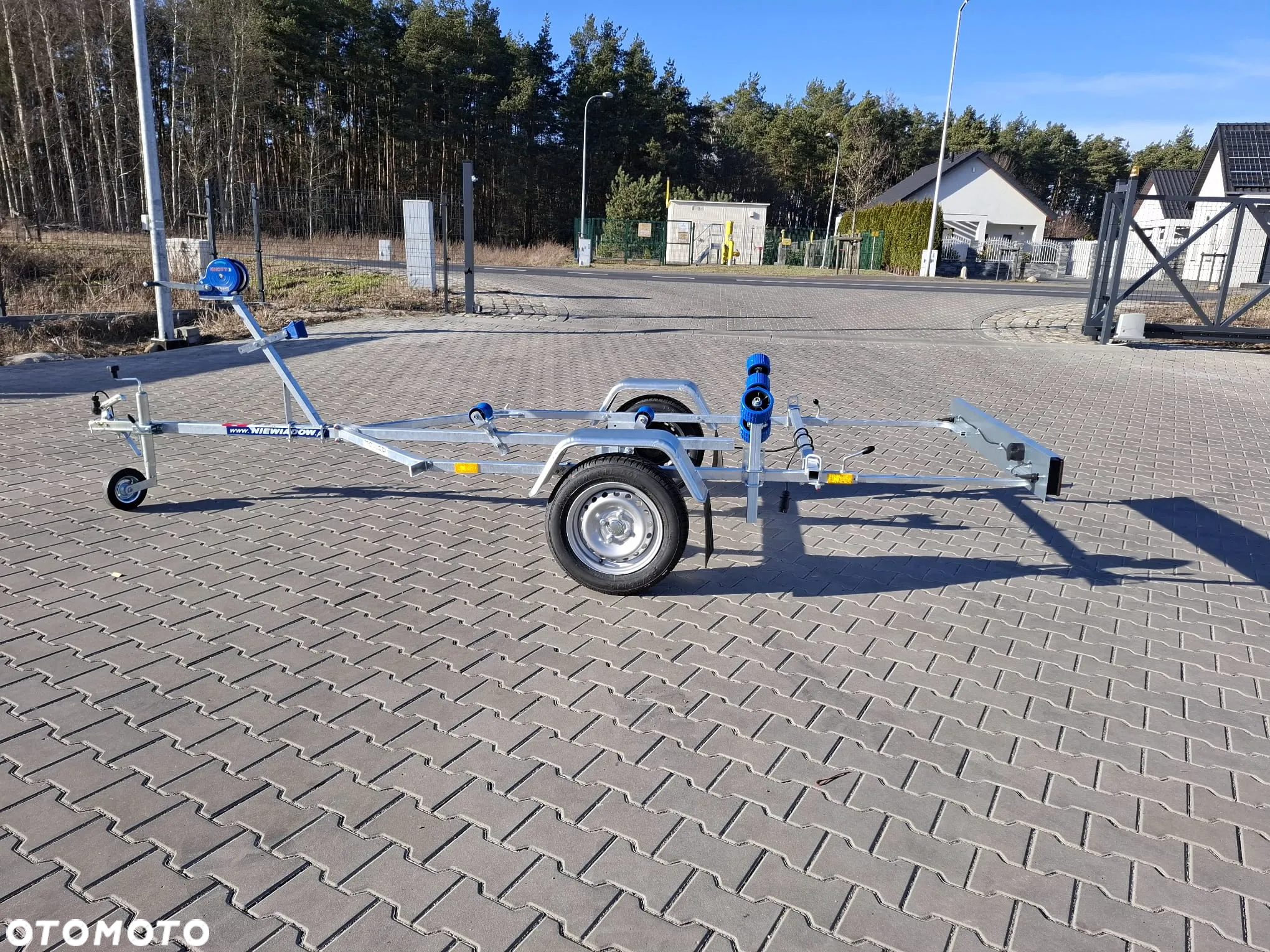 Niewiadów DOSTAWA! Przyczepka P400 pod łódź do 4m NIEHAMOWANA Przyczepa podłodziowa z podwójnymi rolkami! DMC 450kg, lekka, kat.B - 3