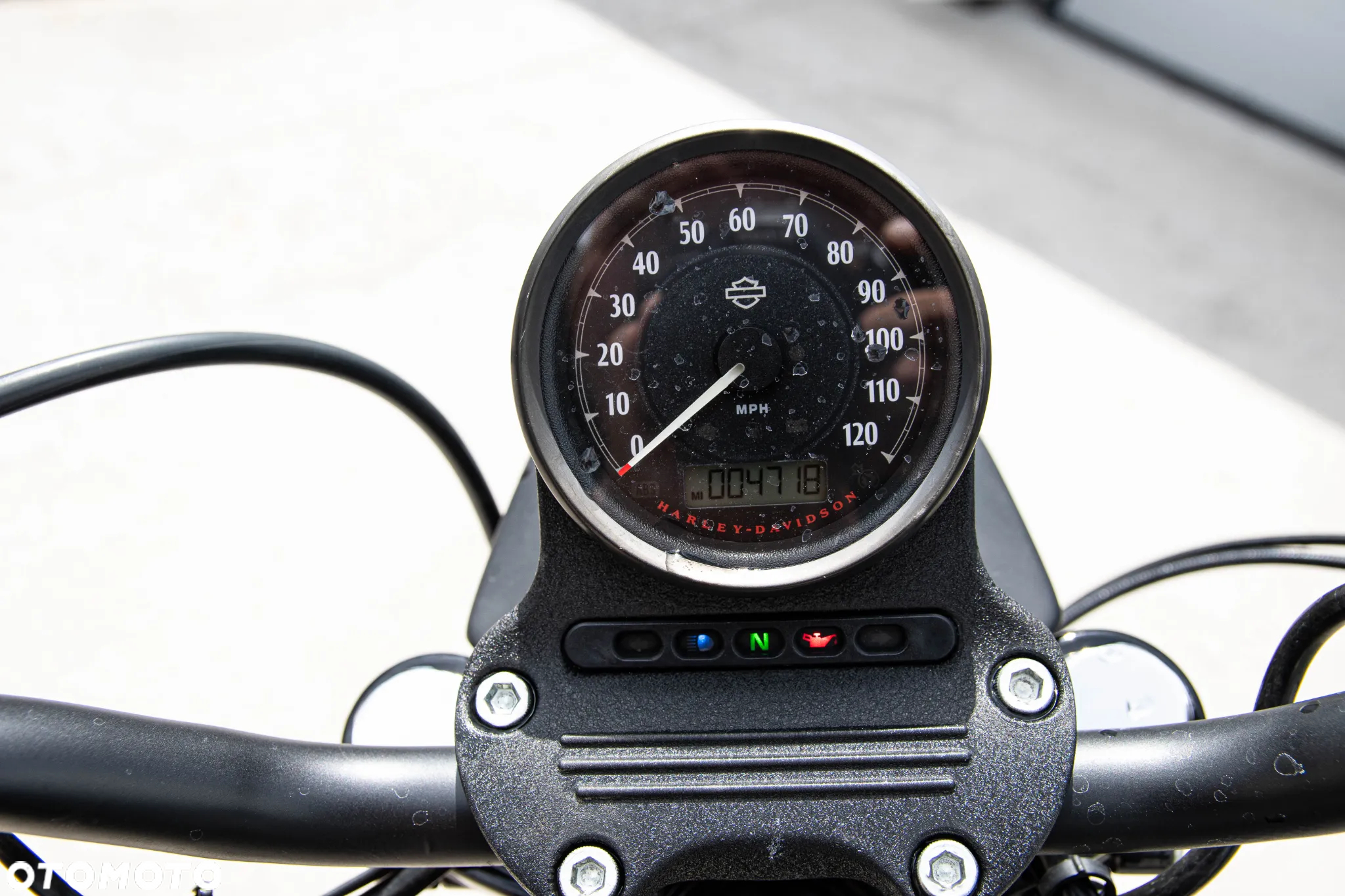 Harley-Davidson Sportster Iron 883 - 8