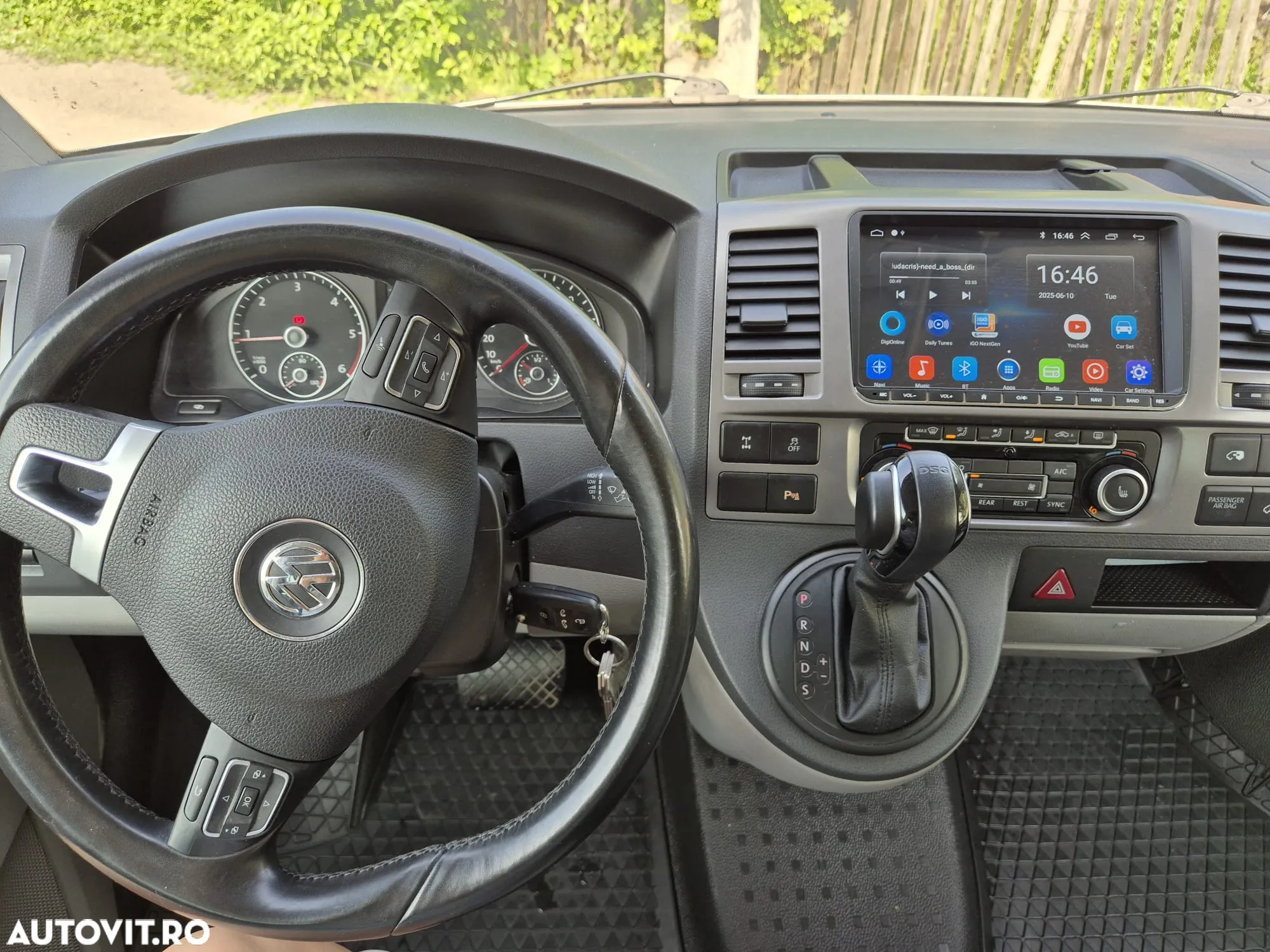 Volkswagen Caravelle - 10