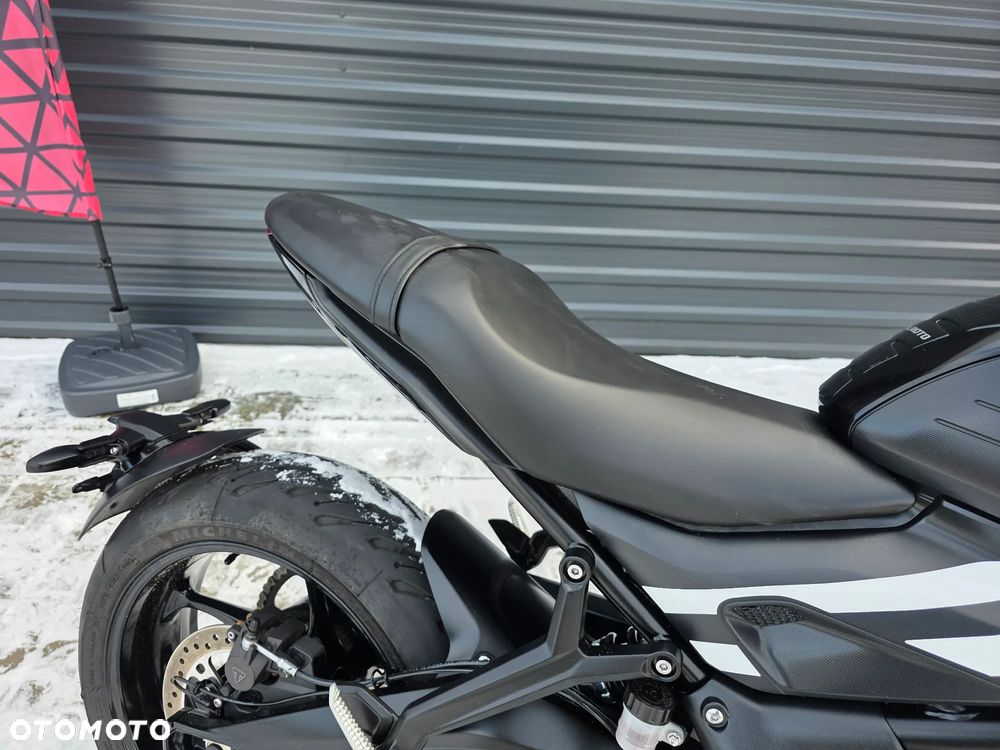 Triumph Trident - 21