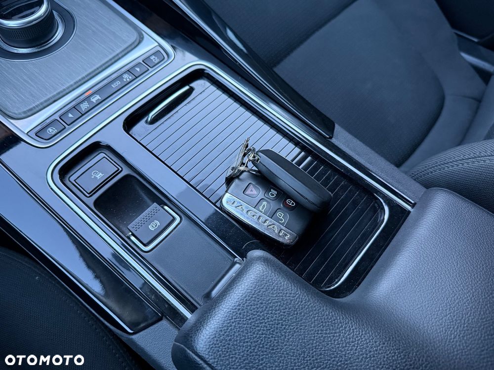 Jaguar F-Pace 2.0 i4D AWD Prestige - 10