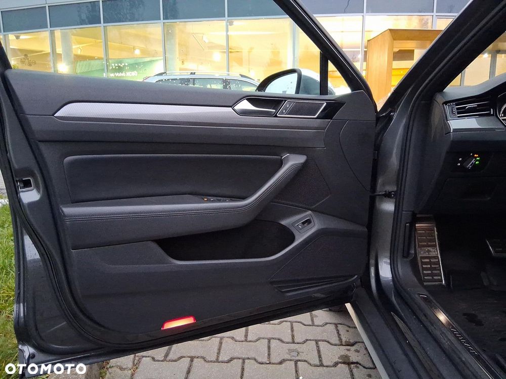 Volkswagen Passat - 16