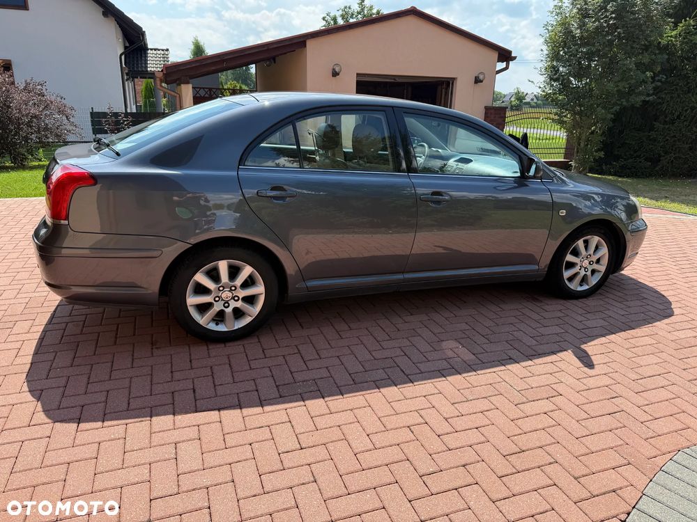 Toyota Avensis 2.2 D-CAT Sol - 8