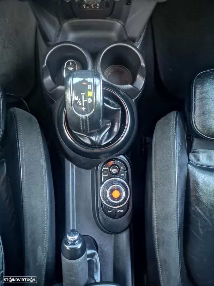 MINI 5 Portas Cooper D Auto - 22