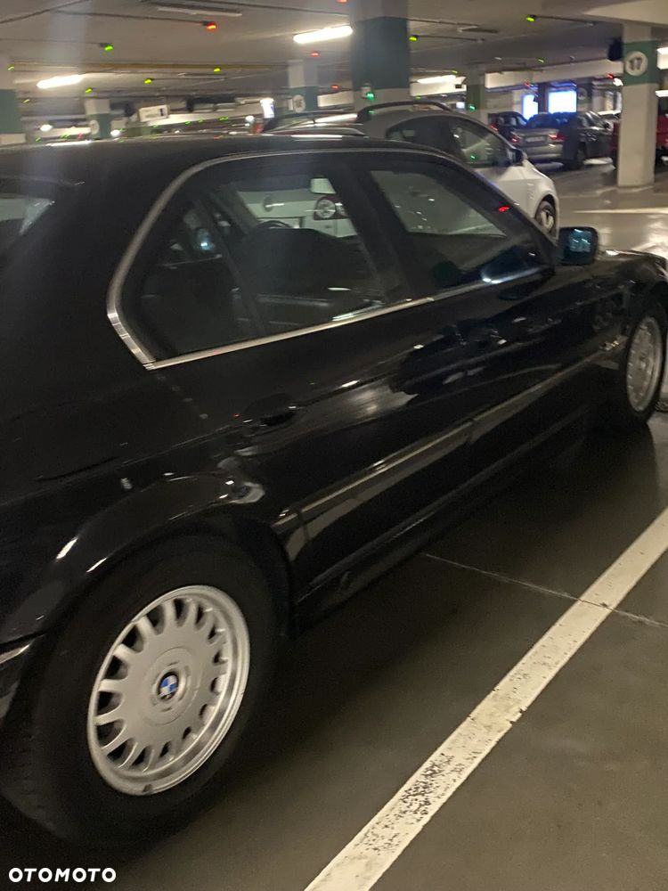 BMW Seria 7 735i - 11
