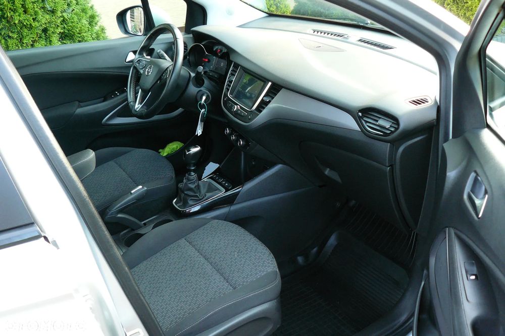 Opel Crossland X 1.2 T Design Line S&S - 38