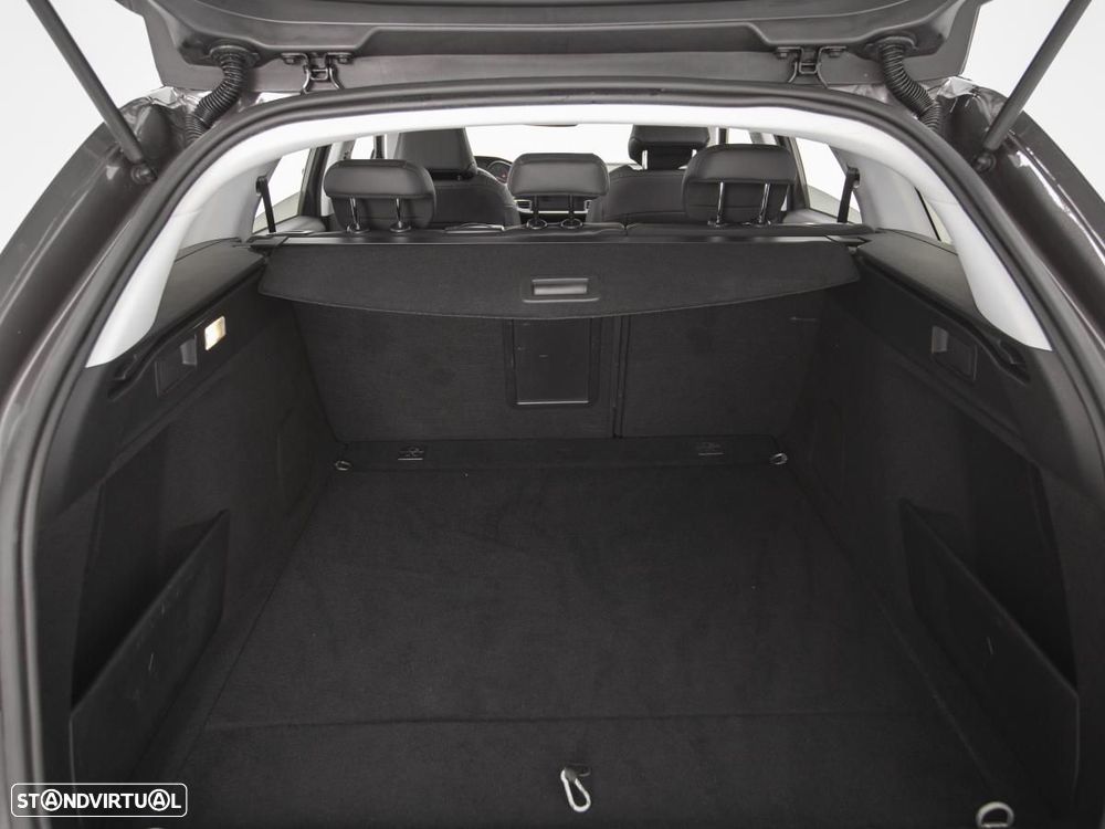 Peugeot 308 SW 1.5 BlueHDi Allure — fotografia 12