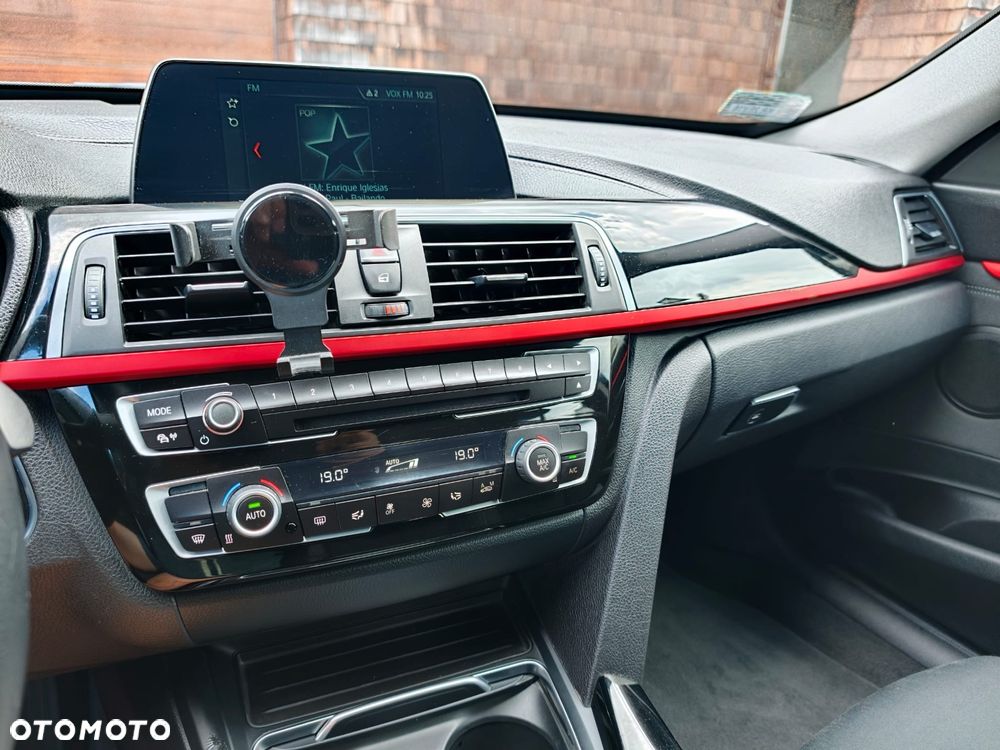 BMW Seria 3 320i GPF xDrive - 11